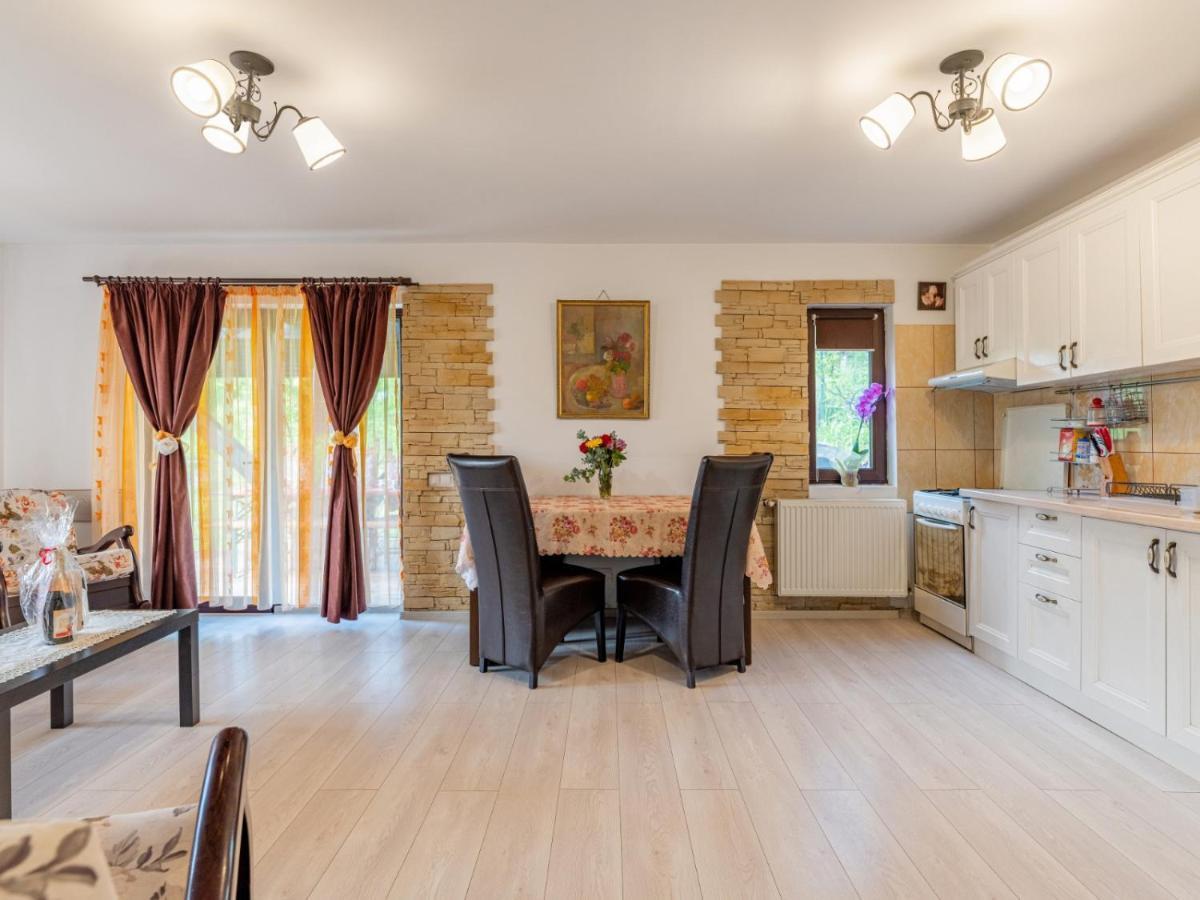Casuta Cu Trandafiri Hotel Slănic Buitenkant foto